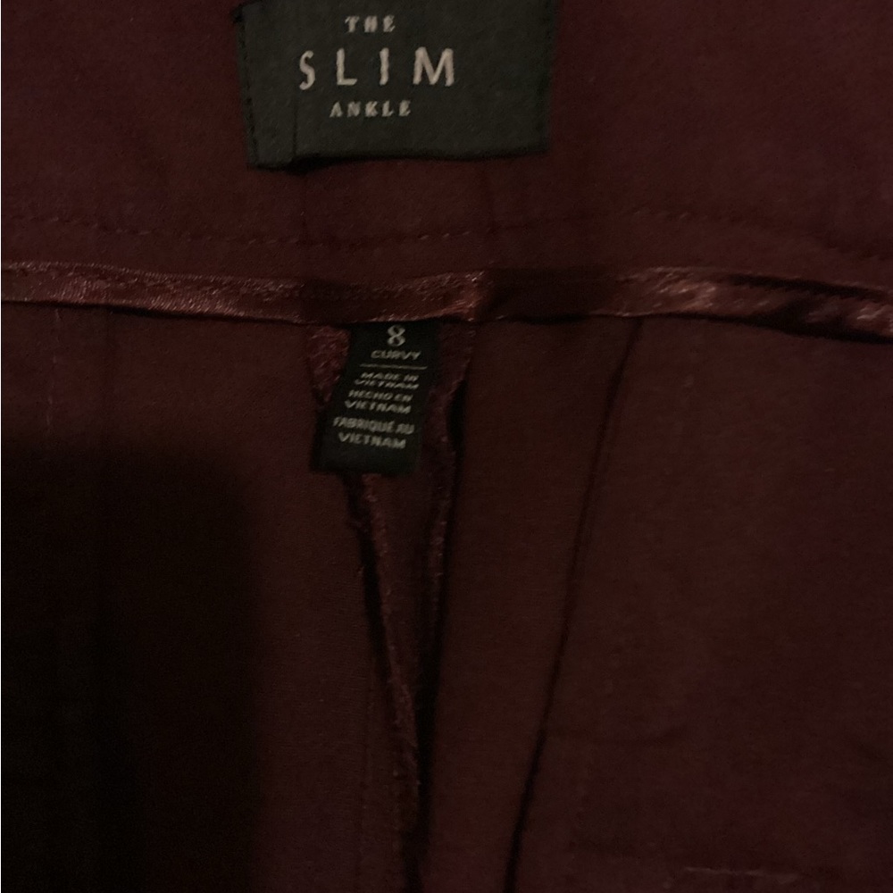 The Slim Ankle Pants in Burgundy